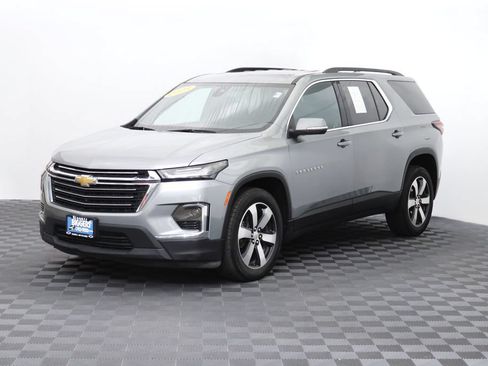Used 2023 Chevrolet Traverse LT w/ LT Premium Package AWD/4WD image 3