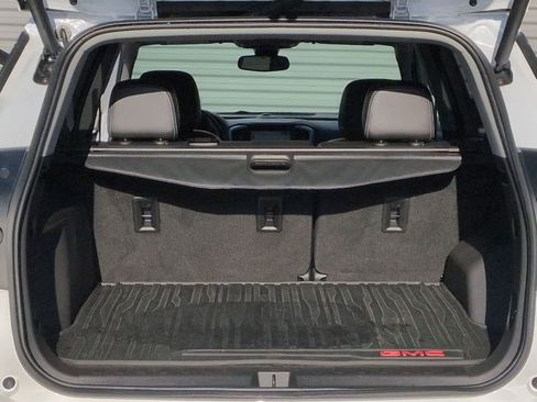 Used 2022 GMC Terrain SLT w/ Infotainment Package II image 35