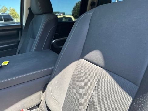 Used 2018 Nissan Titan SV AWD/4WD image 25