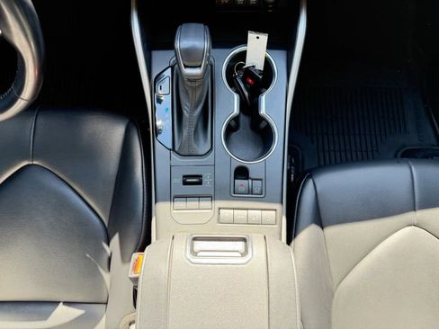 Used 2021 Toyota Highlander XLE AWD/4WD image 26