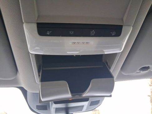 Used 2024 Nissan Rogue S image 23