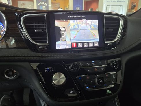 Used 2022 Chrysler Pacifica Pinnacle FWD image 28
