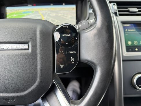 Used 2020 Land Rover Discovery Landmark image 20