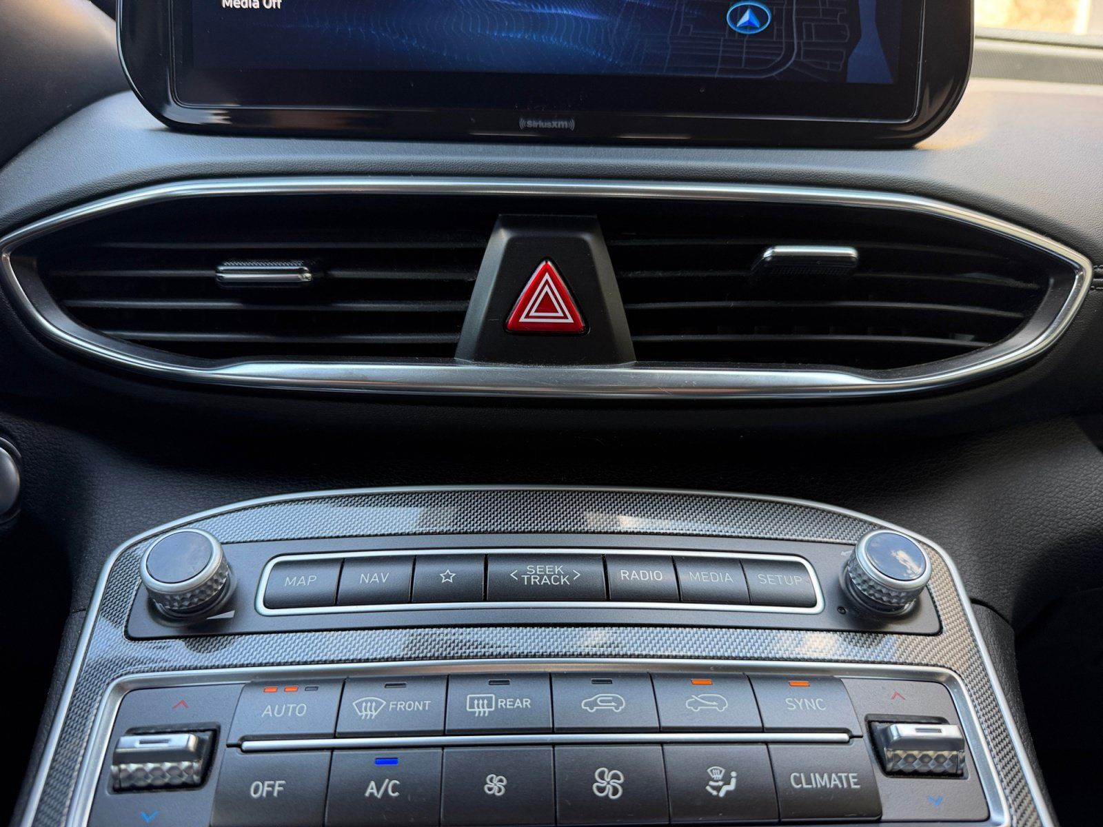 Certified 2023 Hyundai Santa Fe SEL FWD image 11