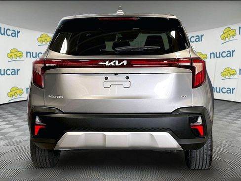 Used 2024 Kia Seltos LX AWD/4WD image 5