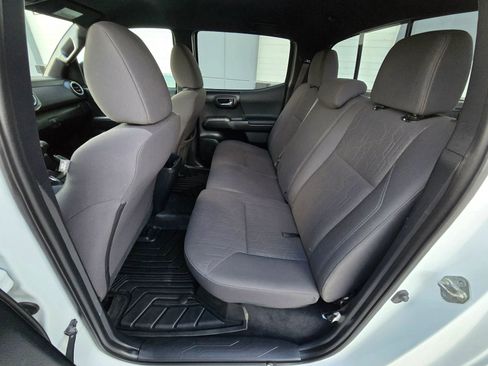 Used 2018 Toyota Tacoma TRD Off-Road image 15