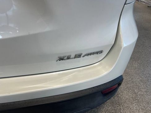 Used 2019 Toyota Highlander XLE AWD/4WD image 6