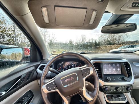 Certified 2022 GMC Acadia SLT w/ Technology Package image 17