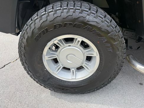 Used 2003 HUMMER H2 w/ Preferred Equipment Group image 14