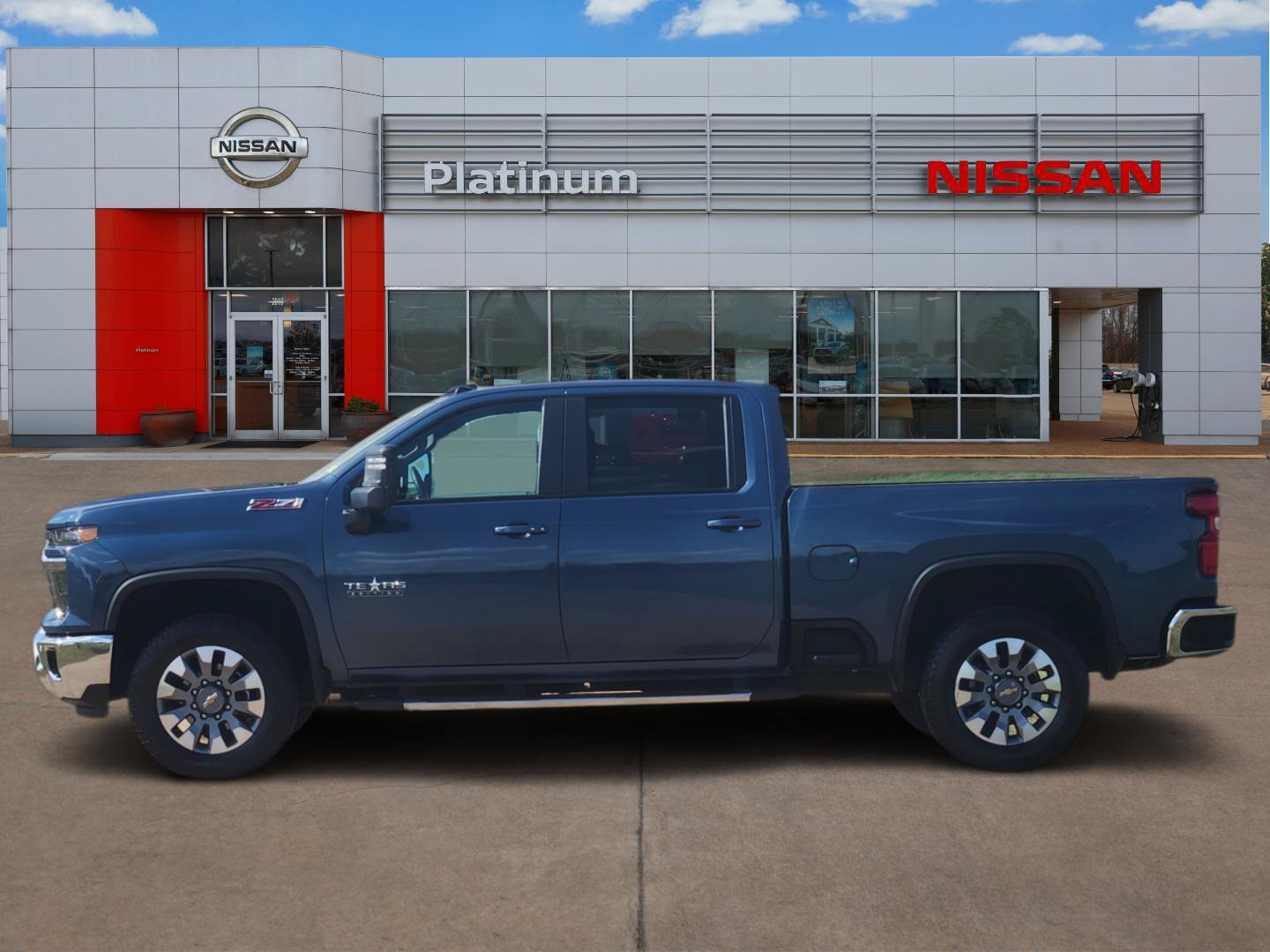 Used 2025 Chevrolet Silverado 2500 LT w/ Texas Edition AWD/4WD image 3