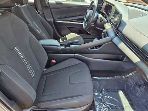 Certified 2025 Hyundai Elantra Sport FWD image 13