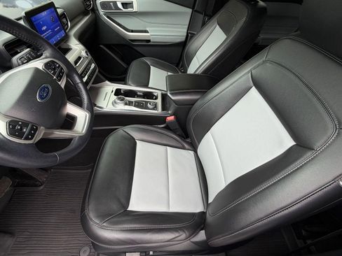 Used 2023 Ford Explorer XLT w/ Equipment Group 202A AWD/4WD image 22