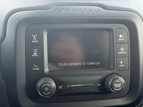 Used 2016 Jeep Renegade Latitude w/ Cold Weather Group image 31