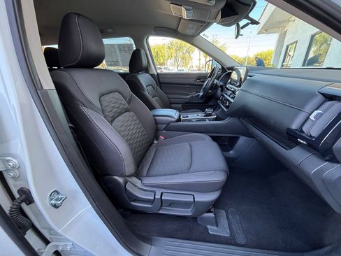 Used 2025 Nissan Pathfinder SV AWD/4WD image 34