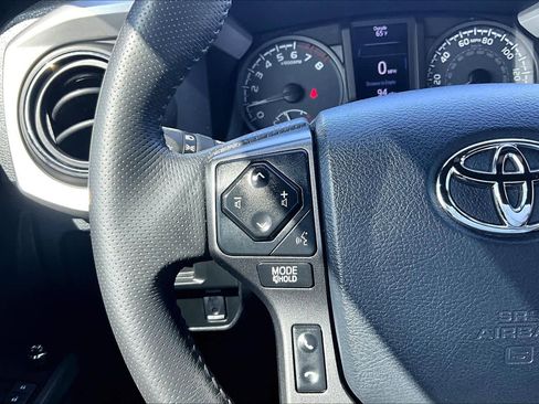Used 2016 Toyota Tacoma TRD Off-Road image 24