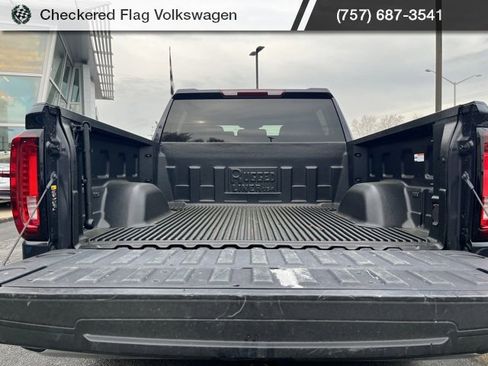 Used 2025 GMC Sierra 1500 SLT image 32