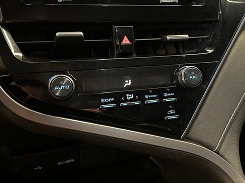 Used 2021 Toyota Camry SE FWD image 15