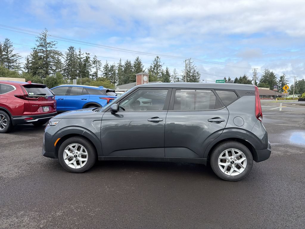 Used 2022 Kia Soul LX w/ Technology Package FWD image 3