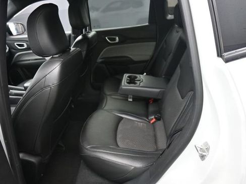 Used 2024 Jeep Compass Latitude AWD/4WD image 13