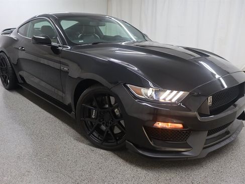 Used 2019 Ford Mustang Shelby GT350 w/ Technology Package RWD image 2