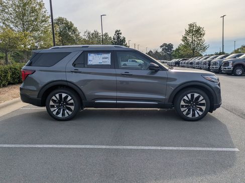New 2026 Ford Explorer Platinum image 3