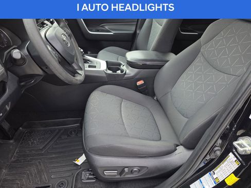 Used 2020 Toyota RAV4 XLE w/ Carpet Mat Package image 14