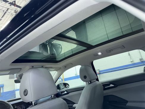 Used 2023 Volkswagen Taos SE w/ Panoramic Sunroof Package image 24