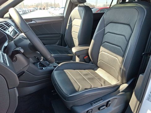 Used 2022 Volkswagen Tiguan SEL R-Line image 13