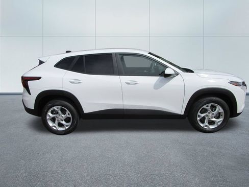 New 2026 Chevrolet Trax LS w/ LS Convenience Package FWD image 7