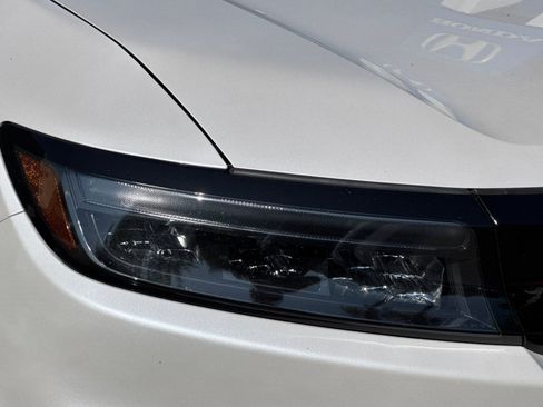 Used 2024 Honda Prologue EX image 11