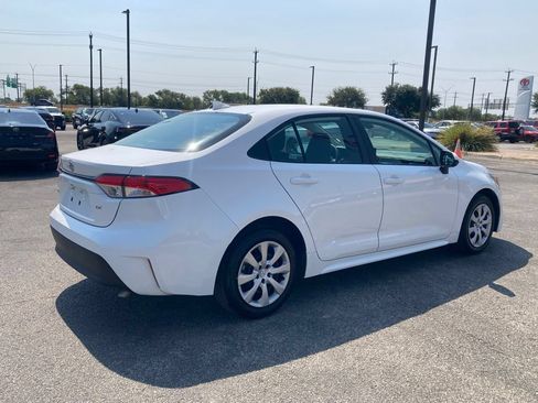 Used 2025 Toyota Corolla LE FWD image 5