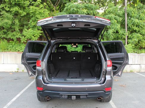 Used 2014 Jeep Grand Cherokee Limited w/ Trailer Tow Group IV AWD/4WD image 9