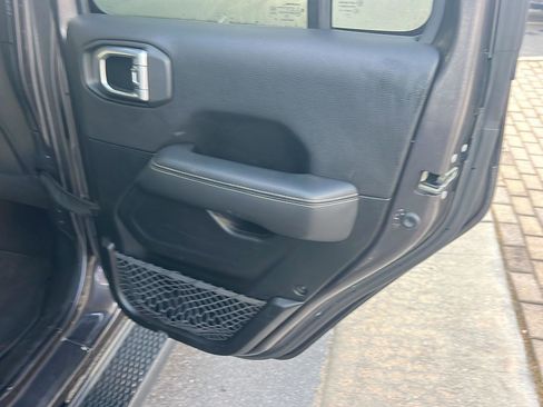 Used 2020 Jeep Wrangler Unlimited Sahara image 15