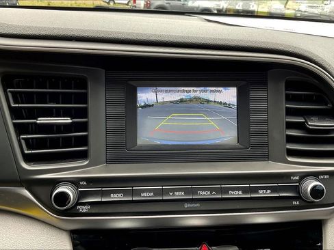 Used 2019 Hyundai Elantra SE FWD image 14