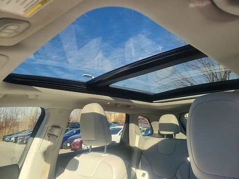 Used 2020 Jeep Cherokee Limited w/ Technology Group image 18