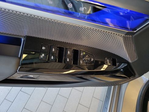 Used 2025 BMW 740i xDrive image 20