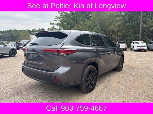 Used 2023 Toyota Highlander LE FWD image 5