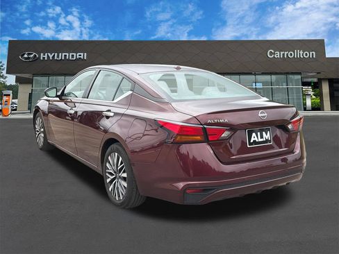 Used 2025 Nissan Altima 2.5 SV FWD image 7