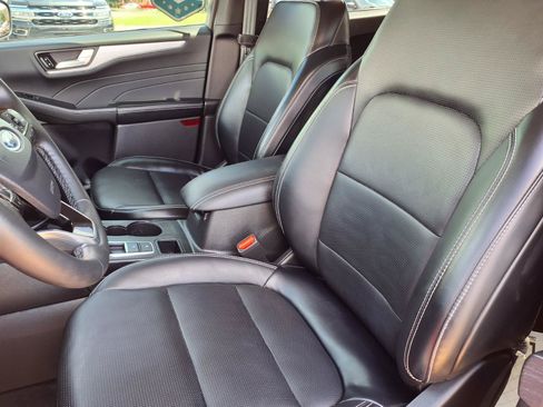 Used 2023 Ford Escape Platinum AWD/4WD image 3