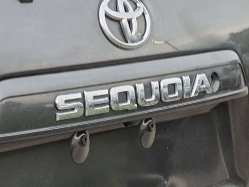 Used 2019 Toyota Sequoia SR5 AWD/4WD image 13