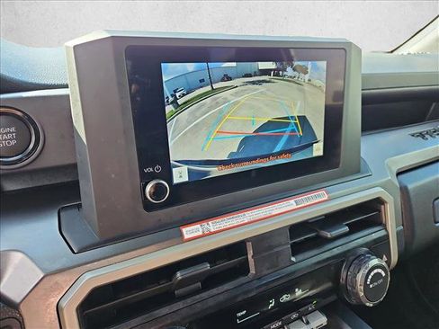 Used 2025 Toyota Tacoma SR5 AWD/4WD image 13