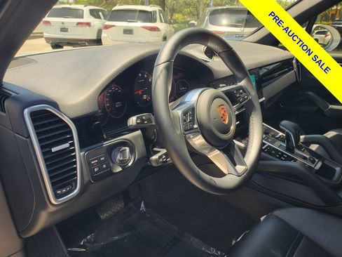Used 2023 Porsche Cayenne AWD/4WD image 14