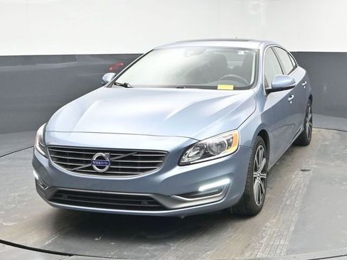 Used 2017 Volvo S60 T5 Inscription image 3