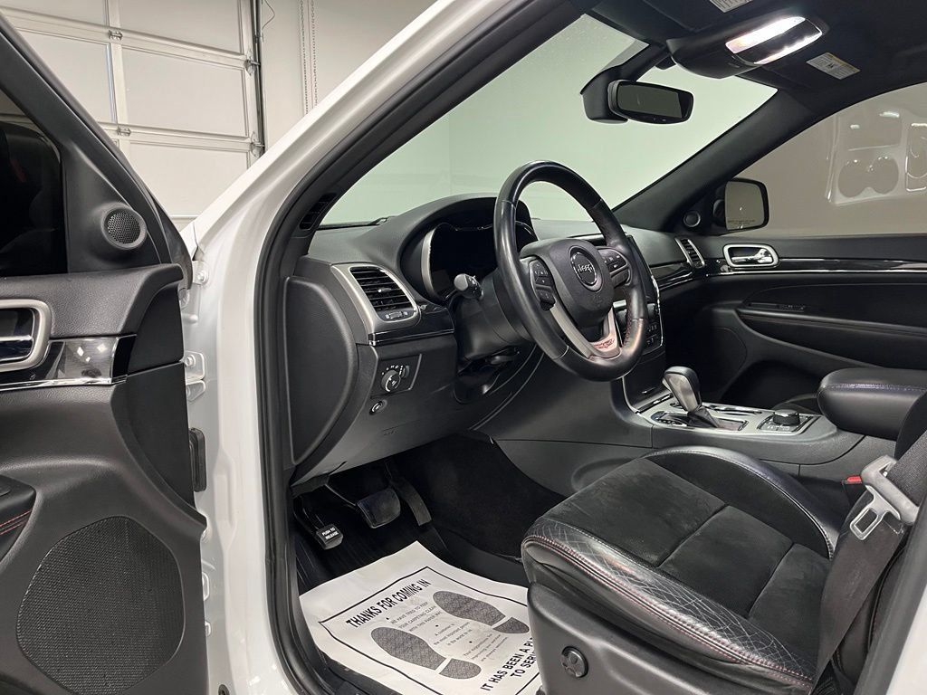 Used 2017 Jeep Grand Cherokee Trailhawk AWD/4WD image 20