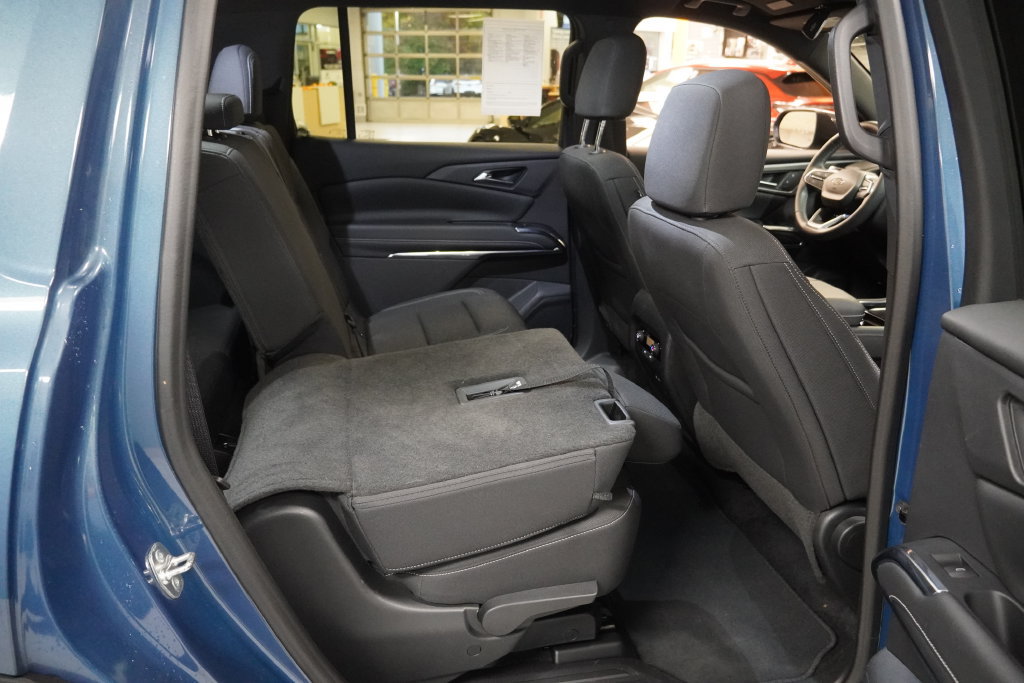 Used 2024 Chevrolet Traverse LS w/ Midnight/Sport Edition AWD/4WD image 23