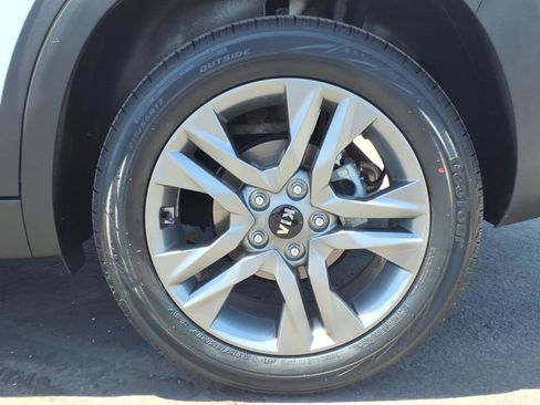 Used 2021 Kia Seltos S FWD image 9