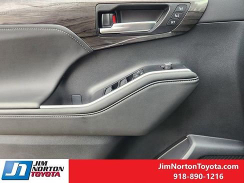 New 2026 Toyota Highlander Platinum AWD/4WD image 19