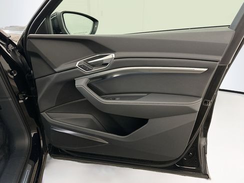 Used 2023 Audi e-tron Premium Plus w/ Premium Plus Package image 35