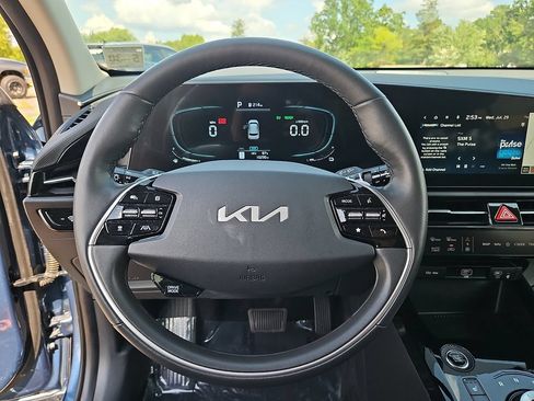 Certified 2025 Kia Niro EX w/ EX Cold Weather Package FWD image 18