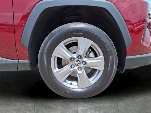 Used 2022 Toyota RAV4 XLE AWD/4WD image 9